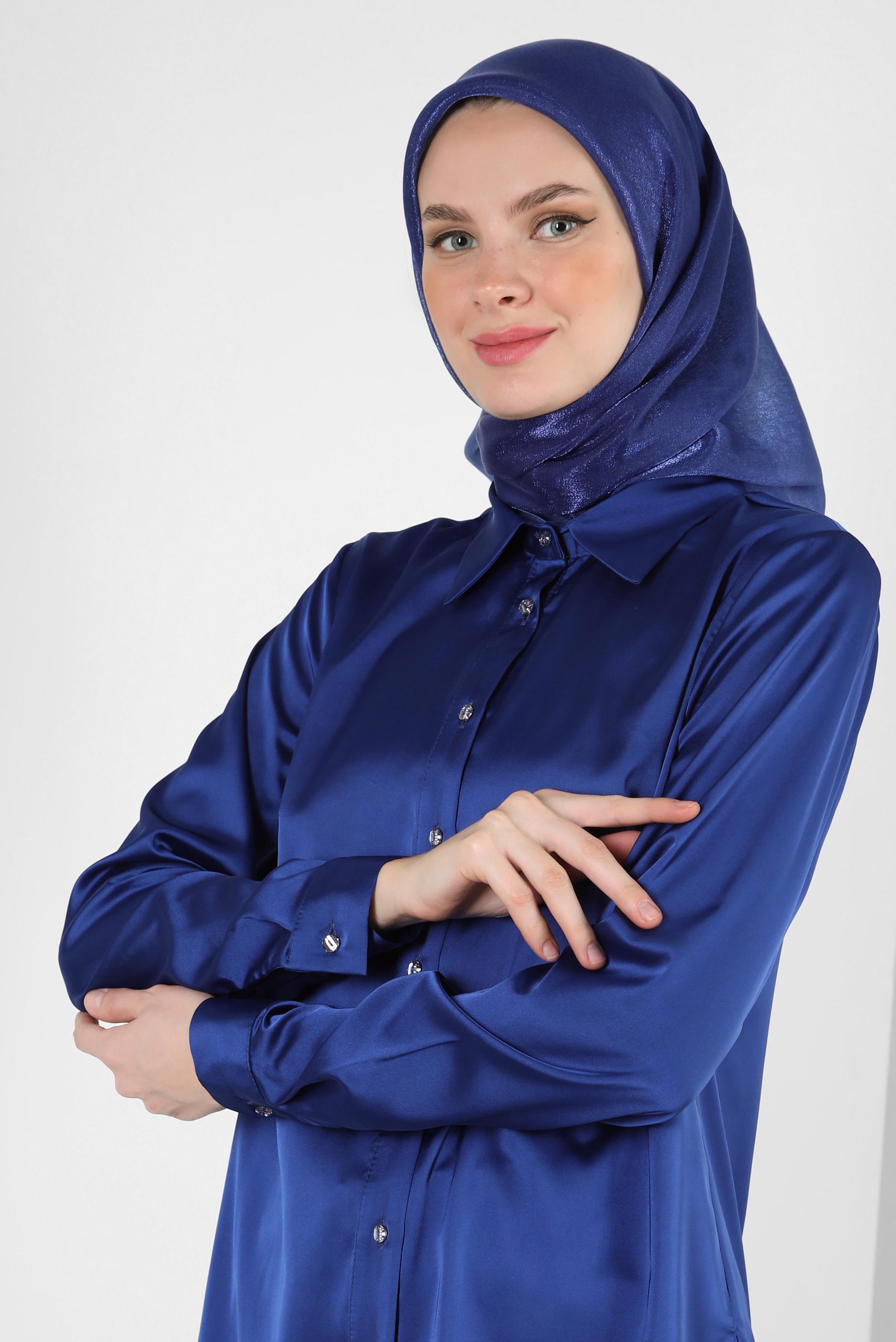 Tesettür giyim LACİVERT DÜĞMELİ SATEN BLUZ 43755